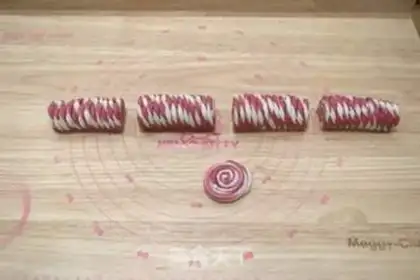 Make The wrinkled knife cut the buns step 15