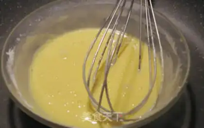 Make Red sauce pours a big eggplant step 1