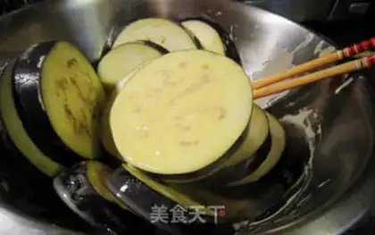 Make Red sauce pours a big eggplant step 2