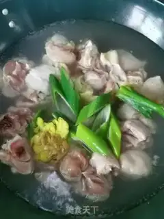 Make Yellow chicken step 1