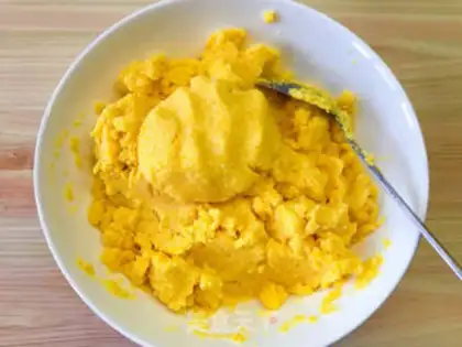 Make Little yellow fish pasters step 1