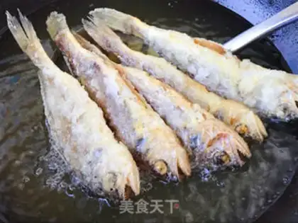 Make Little yellow fish pasters step 5