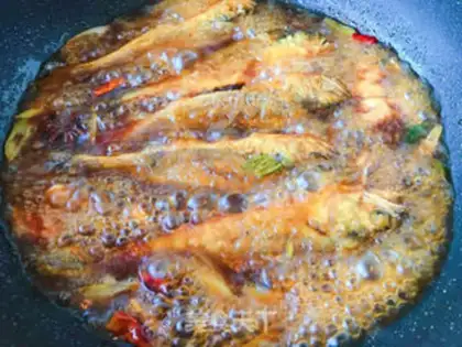 Make Little yellow fish pasters step 6