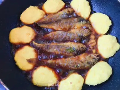 Make Little yellow fish pasters step 7