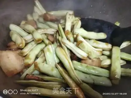Make Five flowers and white bean horns step 6