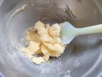 Make Halloween velvet cake step 1
