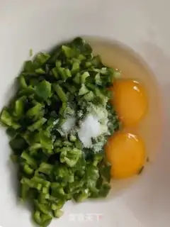 Make Pepper fried eggs step 2