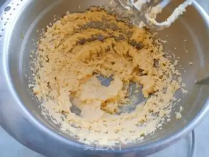 Make Halloween velvet cake step 3