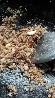 Make Garlic on the sea green step 1