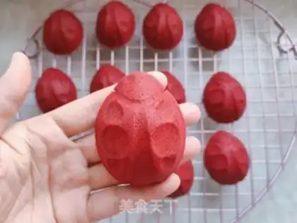 Make Halloween velvet cake step 10