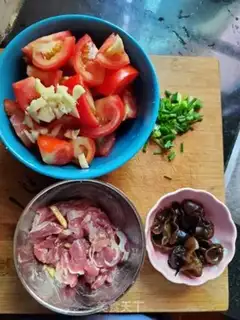 Make Tomato black-mulph meat step 1