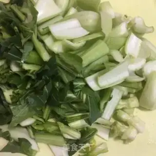 Make Garlic on the sea green step 2