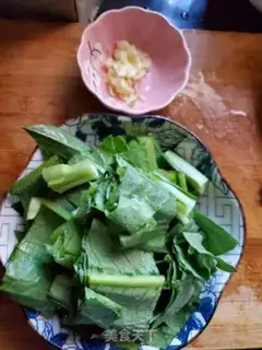Make Garlic pastries step 1