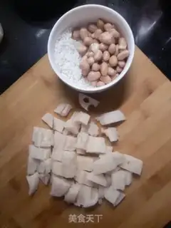 Make The lilies, the peanuts step 0