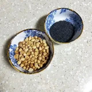 Make Peanut sesame rice cake step 0