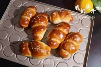 Make Hot dog roll step 14