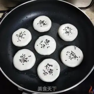 Make Peanut sesame rice cake step 13