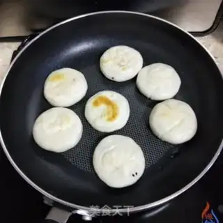 Make Peanut sesame rice cake step 14