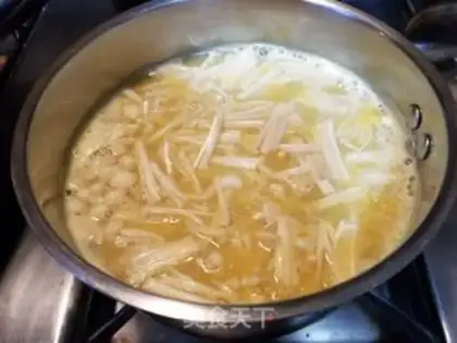 Make Pyramid needle and mushroom corn soup step 7