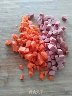 Make Carrot hot dog macaroni step 0