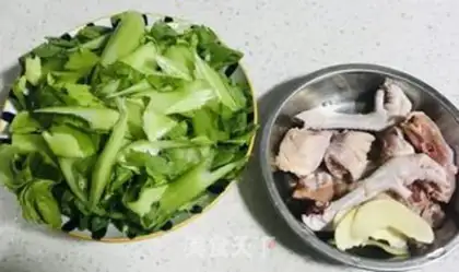 Make Mustard chicken soup step 1