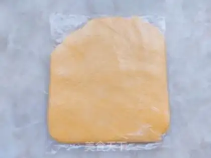 Make "Hallowsface strawberry pie." step 4