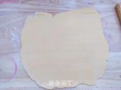 Make "Hallowsface strawberry pie." step 5