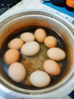 Make Five spicy tea eggs step 0