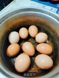 Make Five spicy tea eggs step 1