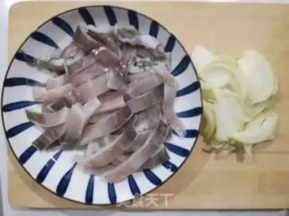Make Squids are fried onions step 0