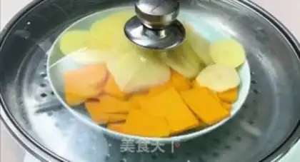 Make Pumpkin mushroom shrimp pasta step 1
