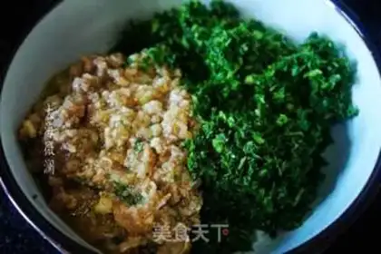 Make Carrot and pork dumplings step 5