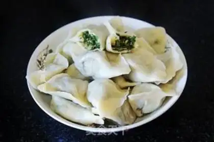 Make Carrot and pork dumplings step 8