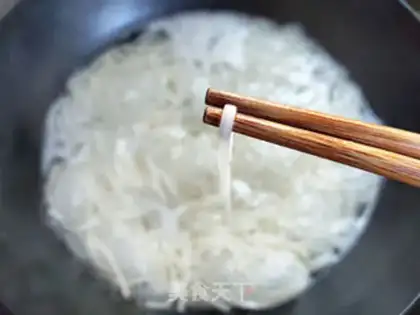 Make Fried egg noodles for mushrooms step 3