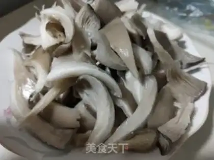 Make Garlic egg fried mushrooms step 2