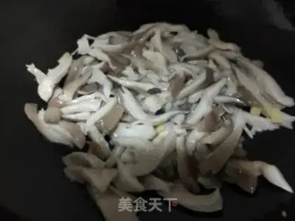 Make Garlic egg fried mushrooms step 6