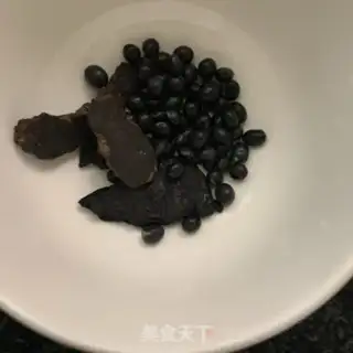 Make A well-established black bean curd soup step 1