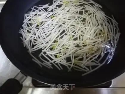 Make Korean pickle pork dumplings step 1
