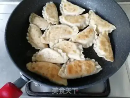 Make Korean pickle pork dumplings step 13