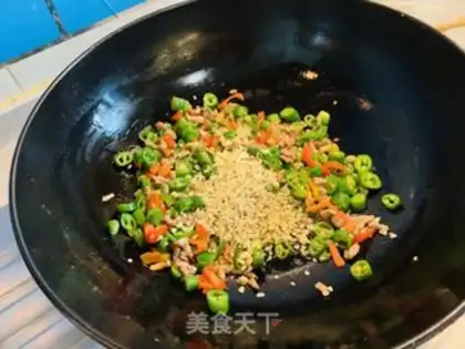 Make Pyramid peppers, dry beans step 4