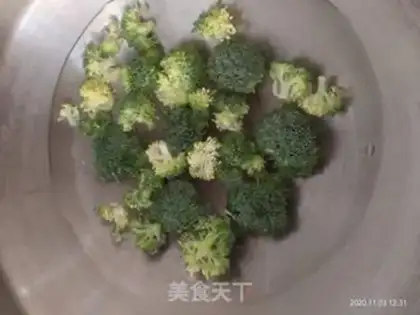 Make Cracker eggs step 1
