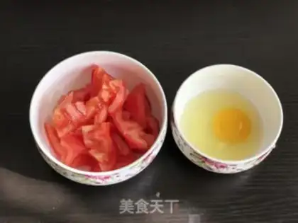 Make Tomato egg noodles step 0