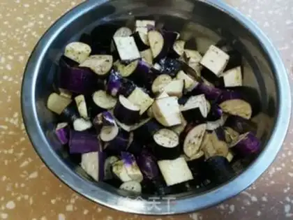 Make Meat and tomato sauce step 1
