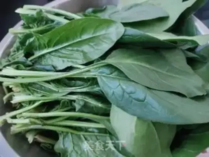 Make Spicy spinach step 1