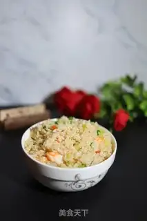 Make cucumber shrimp fried rice step 0