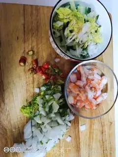 Make cucumber shrimp fried rice step 2