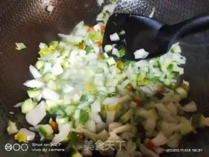 Make cucumber shrimp fried rice step 3