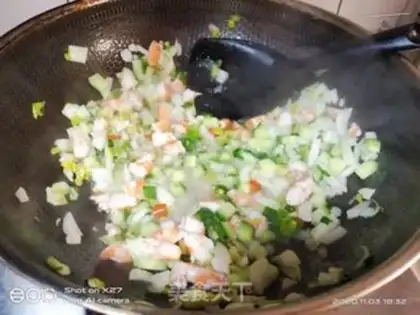 Make cucumber shrimp fried rice step 4