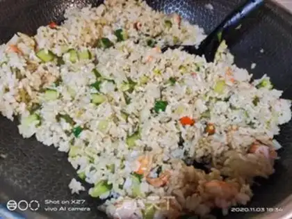 Make cucumber shrimp fried rice step 6