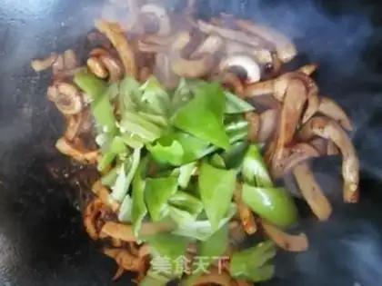 Make The peppers are fried with squid step 6